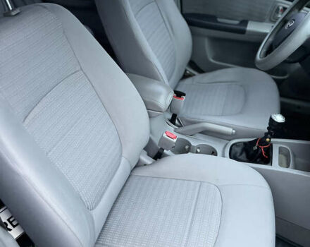 Бежевий Кіа Черато, об'ємом двигуна 1.6 л та пробігом 230 тис. км за 3700 $, фото 9 на Automoto.ua