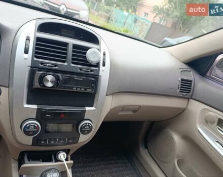 Бежевий Кіа Черато, об'ємом двигуна 1.6 л та пробігом 215 тис. км за 4000 $, фото 2 на Automoto.ua