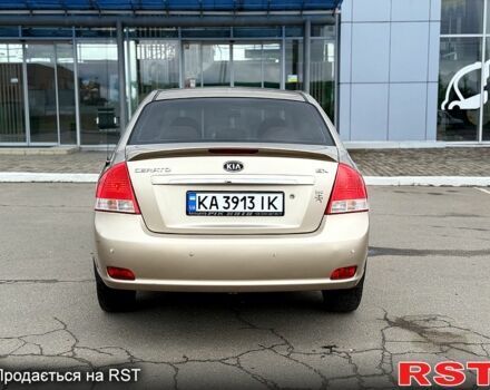 Бежевый Киа Черато, объемом двигателя 2 л и пробегом 255 тыс. км за 3700 $, фото 1 на Automoto.ua