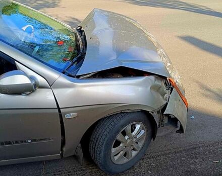 Бежевый Киа Черато, объемом двигателя 1.6 л и пробегом 240 тыс. км за 1600 $, фото 1 на Automoto.ua