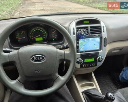 Бежевый Киа Черато, объемом двигателя 2 л и пробегом 210 тыс. км за 5300 $, фото 8 на Automoto.ua