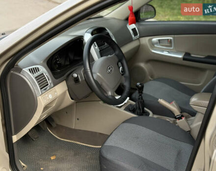 Бежевий Кіа Черато, об'ємом двигуна 1.58 л та пробігом 287 тис. км за 4800 $, фото 8 на Automoto.ua