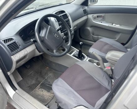 Бежевый Киа Черато, объемом двигателя 2 л и пробегом 160 тыс. км за 4500 $, фото 4 на Automoto.ua