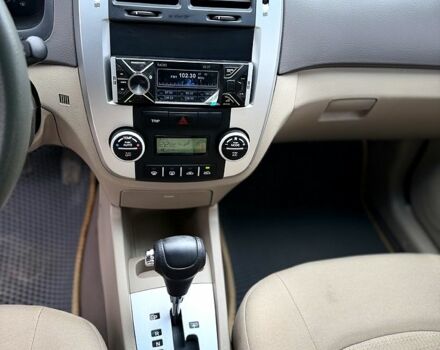 Бежевый Киа Черато, объемом двигателя 2 л и пробегом 255 тыс. км за 3700 $, фото 6 на Automoto.ua