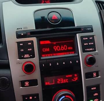 Бежевый Киа Черато, объемом двигателя 1.98 л и пробегом 180 тыс. км за 6899 $, фото 32 на Automoto.ua