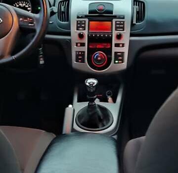 Бежевый Киа Черато, объемом двигателя 1.98 л и пробегом 180 тыс. км за 6899 $, фото 19 на Automoto.ua