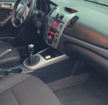 Бежевый Киа Черато, объемом двигателя 1.98 л и пробегом 180 тыс. км за 6899 $, фото 9 на Automoto.ua