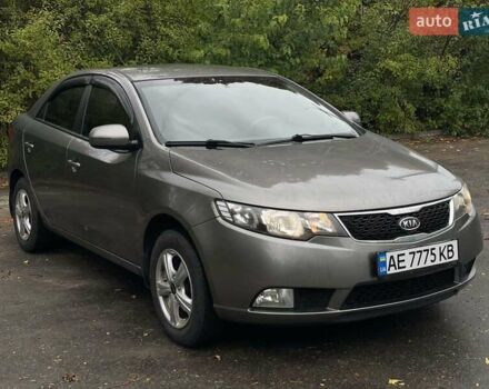Бежевый Киа Черато, объемом двигателя 1.6 л и пробегом 185 тыс. км за 7800 $, фото 6 на Automoto.ua