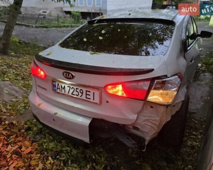 Бежевый Киа Черато, объемом двигателя 1.6 л и пробегом 300 тыс. км за 4750 $, фото 5 на Automoto.ua