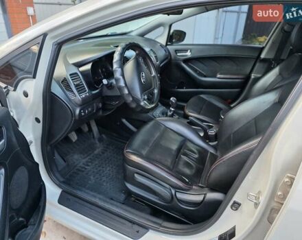 Бежевий Кіа Черато, об'ємом двигуна 1.6 л та пробігом 300 тис. км за 4999 $, фото 6 на Automoto.ua