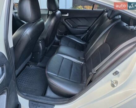 Бежевий Кіа Черато, об'ємом двигуна 1.6 л та пробігом 300 тис. км за 4999 $, фото 1 на Automoto.ua