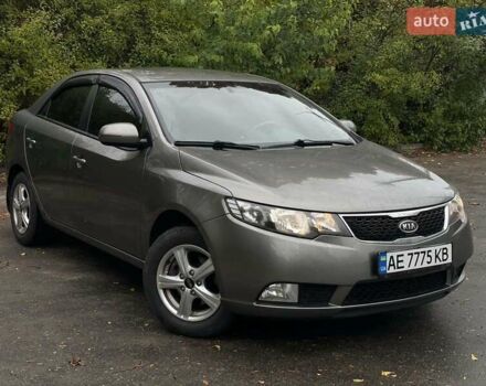 Бежевый Киа Черато, объемом двигателя 1.6 л и пробегом 185 тыс. км за 7800 $, фото 1 на Automoto.ua