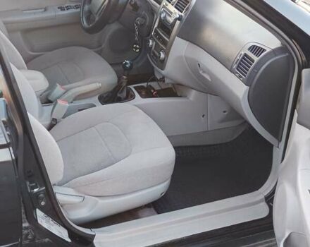 Черный Киа Черато, объемом двигателя 1.6 л и пробегом 230 тыс. км за 4250 $, фото 5 на Automoto.ua