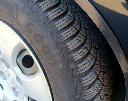 Чорний Кіа Черато, об'ємом двигуна 1.6 л та пробігом 367 тис. км за 3900 $, фото 4 на Automoto.ua