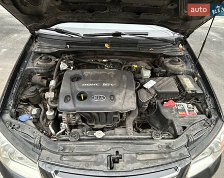 Черный Киа Черато, объемом двигателя 1.6 л и пробегом 206 тыс. км за 4500 $, фото 5 на Automoto.ua