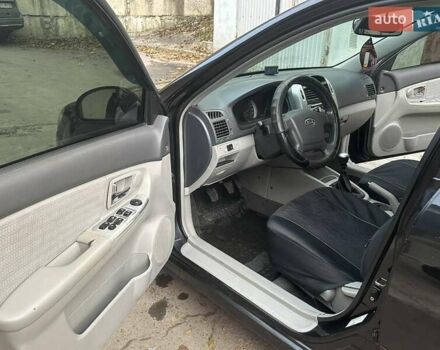 Черный Киа Черато, объемом двигателя 1.6 л и пробегом 230 тыс. км за 4950 $, фото 5 на Automoto.ua