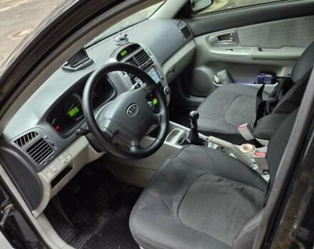 Черный Киа Черато, объемом двигателя 1.98 л и пробегом 180 тыс. км за 4500 $, фото 11 на Automoto.ua