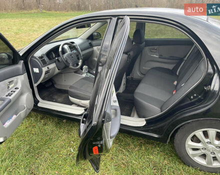 Черный Киа Черато, объемом двигателя 1.98 л и пробегом 315 тыс. км за 5745 $, фото 9 на Automoto.ua