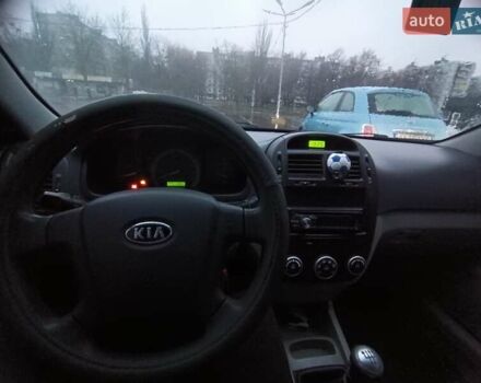 Черный Киа Черато, объемом двигателя 1.6 л и пробегом 260 тыс. км за 5200 $, фото 5 на Automoto.ua
