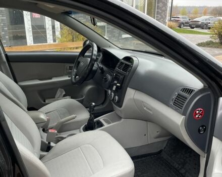 Черный Киа Черато, объемом двигателя 1.6 л и пробегом 256 тыс. км за 4200 $, фото 6 на Automoto.ua