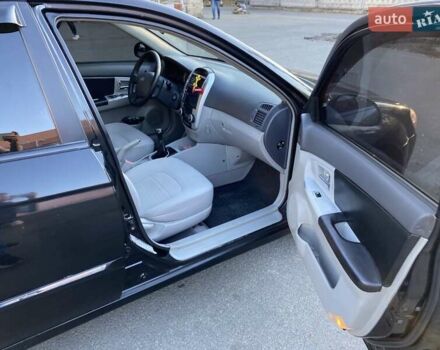 Черный Киа Черато, объемом двигателя 1.98 л и пробегом 335 тыс. км за 4100 $, фото 12 на Automoto.ua