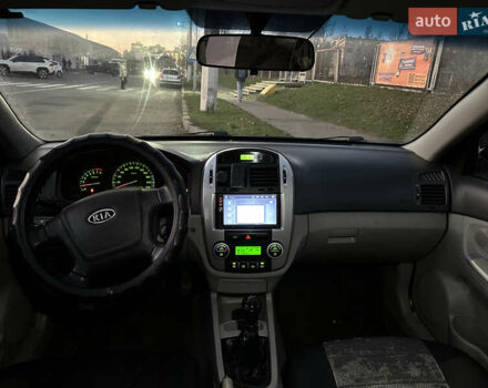 Черный Киа Черато, объемом двигателя 1.6 л и пробегом 294 тыс. км за 3500 $, фото 7 на Automoto.ua