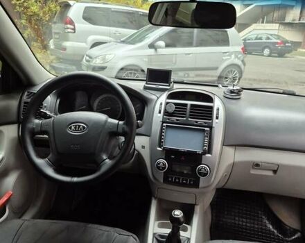Черный Киа Черато, объемом двигателя 1.98 л и пробегом 180 тыс. км за 4500 $, фото 13 на Automoto.ua