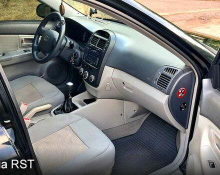 Черный Киа Черато, объемом двигателя 1.6 л и пробегом 260 тыс. км за 5300 $, фото 5 на Automoto.ua