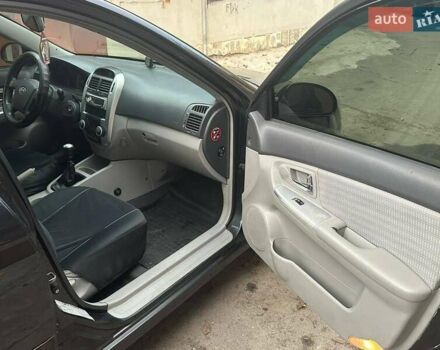 Черный Киа Черато, объемом двигателя 1.6 л и пробегом 230 тыс. км за 4950 $, фото 7 на Automoto.ua