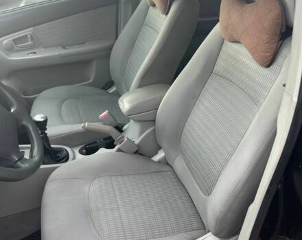 Черный Киа Черато, объемом двигателя 1.6 л и пробегом 292 тыс. км за 4000 $, фото 4 на Automoto.ua