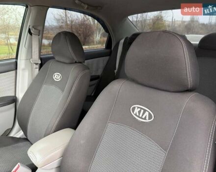 Чорний Кіа Черато, об'ємом двигуна 1.6 л та пробігом 224 тис. км за 4900 $, фото 37 на Automoto.ua