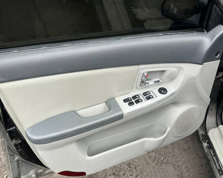 Черный Киа Черато, объемом двигателя 1.58 л и пробегом 355 тыс. км за 3500 $, фото 12 на Automoto.ua