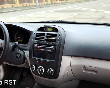 Черный Киа Черато, объемом двигателя 1.6 л и пробегом 204 тыс. км за 3700 $, фото 12 на Automoto.ua