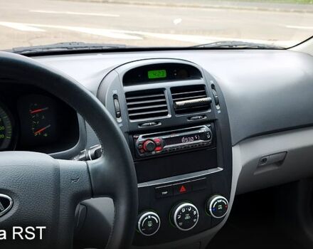 Черный Киа Черато, объемом двигателя 1.6 л и пробегом 204 тыс. км за 3700 $, фото 9 на Automoto.ua