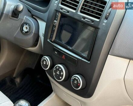 Чорний Кіа Черато, об'ємом двигуна 1.6 л та пробігом 239 тис. км за 5390 $, фото 13 на Automoto.ua