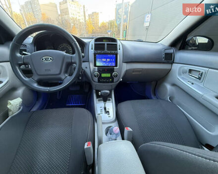 Черный Киа Черато, объемом двигателя 1.98 л и пробегом 180 тыс. км за 5750 $, фото 30 на Automoto.ua