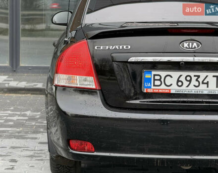 Черный Киа Черато, объемом двигателя 1.98 л и пробегом 180 тыс. км за 5500 $, фото 13 на Automoto.ua