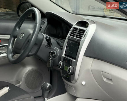 Черный Киа Черато, объемом двигателя 1.98 л и пробегом 180 тыс. км за 5500 $, фото 21 на Automoto.ua