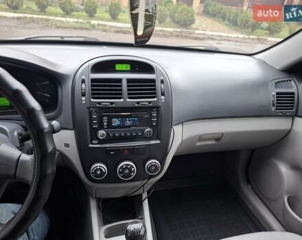 Черный Киа Черато, объемом двигателя 1.6 л и пробегом 225 тыс. км за 5200 $, фото 8 на Automoto.ua