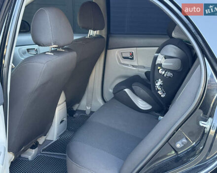 Черный Киа Черато, объемом двигателя 1.98 л и пробегом 180 тыс. км за 5750 $, фото 32 на Automoto.ua
