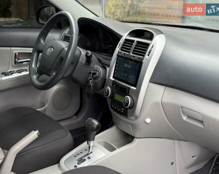 Черный Киа Черато, объемом двигателя 1.98 л и пробегом 180 тыс. км за 5500 $, фото 24 на Automoto.ua