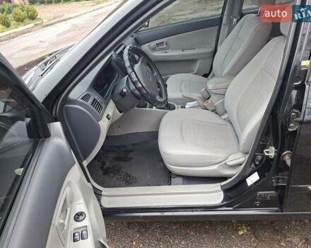 Черный Киа Черато, объемом двигателя 1.6 л и пробегом 225 тыс. км за 5200 $, фото 10 на Automoto.ua