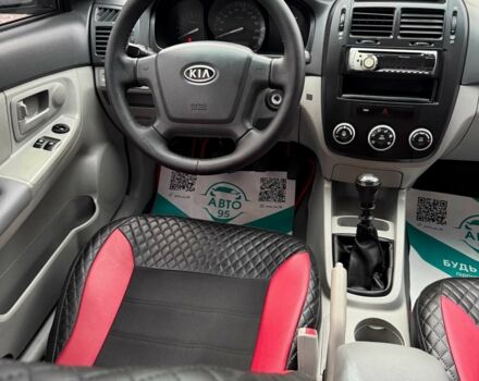 Черный Киа Черато, объемом двигателя 1.6 л и пробегом 258 тыс. км за 5200 $, фото 12 на Automoto.ua