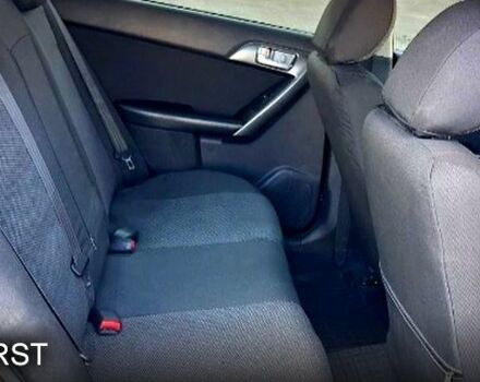 Черный Киа Черато, объемом двигателя 1.6 л и пробегом 300 тыс. км за 4999 $, фото 4 на Automoto.ua