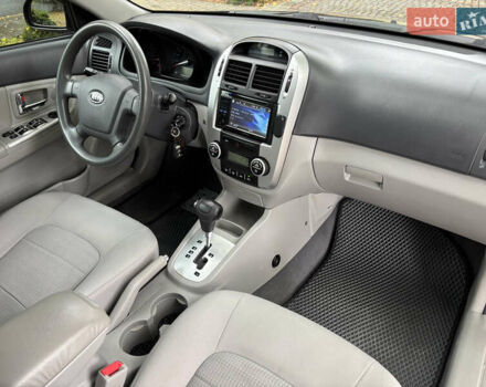 Черный Киа Черато, объемом двигателя 1.98 л и пробегом 265 тыс. км за 5450 $, фото 9 на Automoto.ua