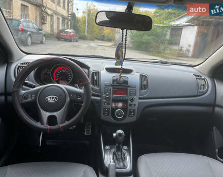 Черный Киа Черато, объемом двигателя 1.98 л и пробегом 166 тыс. км за 7500 $, фото 10 на Automoto.ua