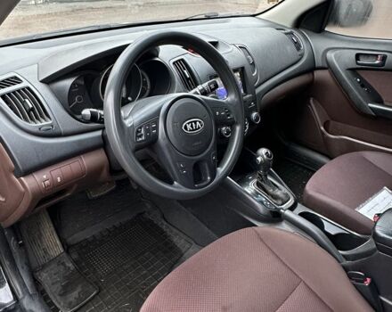 Черный Киа Черато, объемом двигателя 2 л и пробегом 300 тыс. км за 5499 $, фото 6 на Automoto.ua