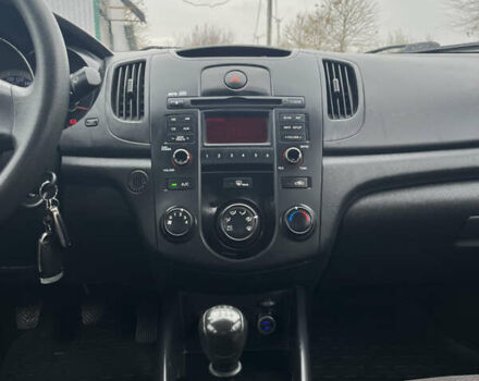 Чорний Кіа Черато, об'ємом двигуна 1.59 л та пробігом 170 тис. км за 7450 $, фото 11 на Automoto.ua