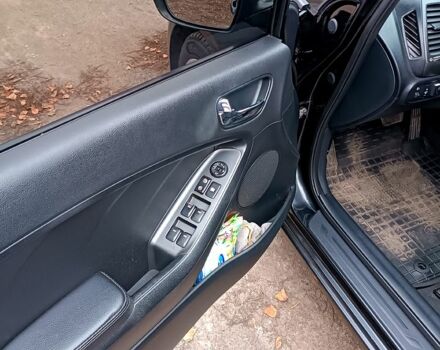 Чорний Кіа Черато, об'ємом двигуна 1.6 л та пробігом 140 тис. км за 8600 $, фото 4 на Automoto.ua