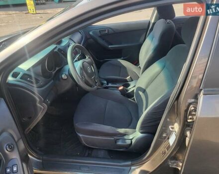 Коричневий Кіа Черато, об'ємом двигуна 1.6 л та пробігом 110 тис. км за 4750 $, фото 9 на Automoto.ua